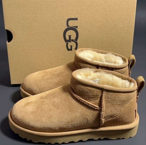 🥶🔥UGG Classic Ultra Mini Boot - Picture 5 of 6